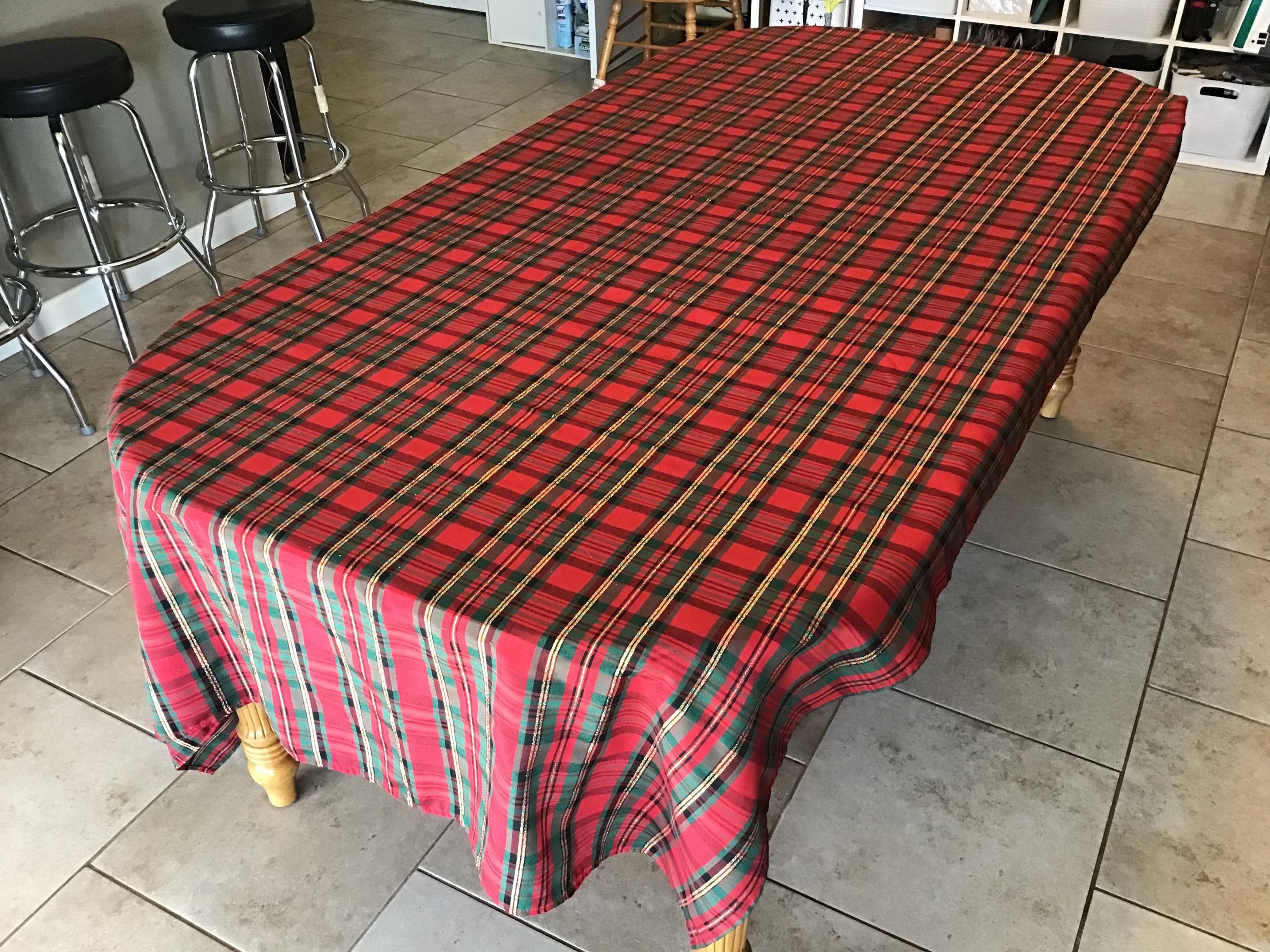rectangle tablecloths (red/black/gold Christmas plaid) - 60 x 104
